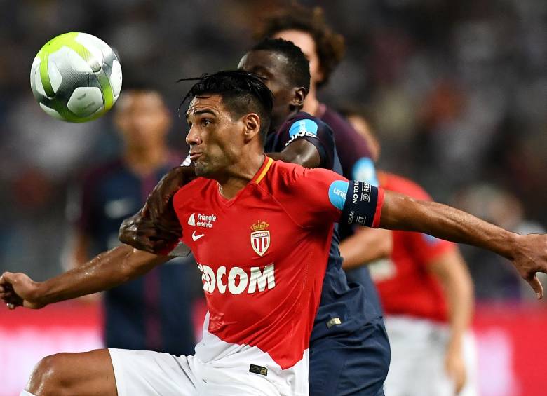 PSG alzó por quinta ocasión consecutiva la Supercopa. FOTO AFP