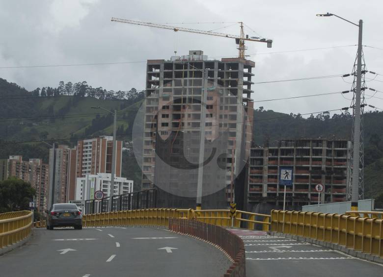 Edificios en construcción en Sabaneta. FOTO MANUEL SALDARRIAGA