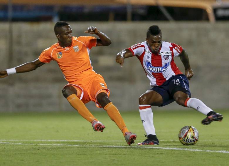 El zaguero Jorge Segura, de perfil zurdo, sigue demostrando capacidad en la zaga naranja. FOTO Juan Antonio Sánchez