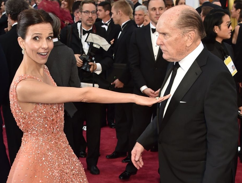 Robert Duvall y Luciana Pedraza: Es ya el cuarto matrimonio del actor de 84 años. En 2004 formalizó su unión con la argentina Luciana Pedraza con quien se lleva 41 años. La pareja se conoció en Buenos Aires cuando Duvall paseaba por la calle y Pedraza se le acercó como promotora de eventos, para invitarlo a una fiesta, sin saber quién era. FOTO ARCHIVO. 