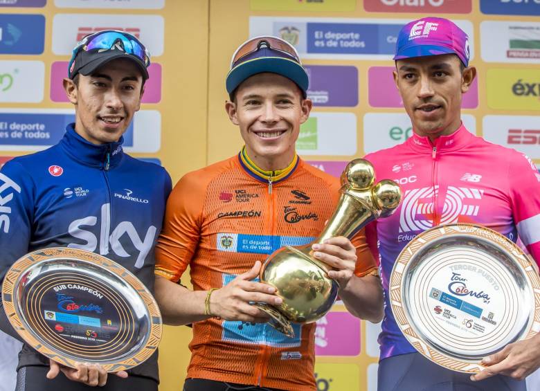 López (CASCO Y CAMISETA AZUL) fue el campeón luego de seis días de competencia. FOTO JUAN ANTONIO SÁNCHEZ