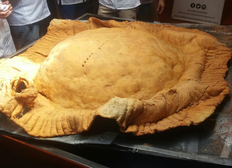 Este inmenzo pastel se compartirá en el Parque fundadores, de Cúcuta. Foto: tomada de Twitter @GeralGarcía092