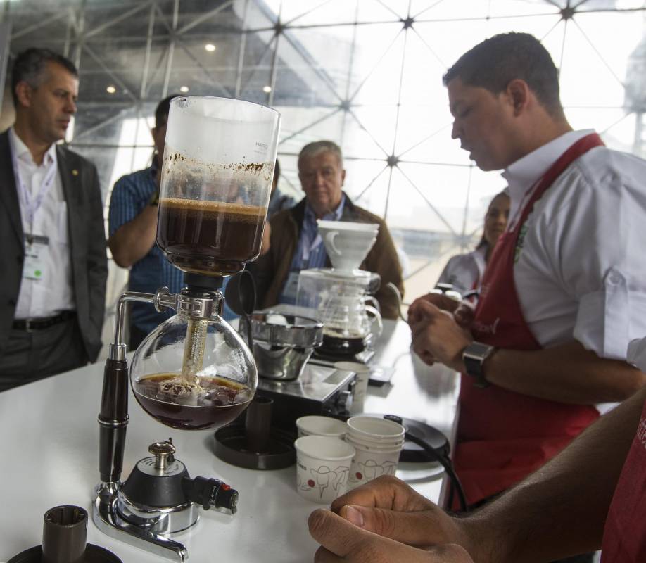 Entre novedosas preparaciones y una variedad de sabores, el evento cerró con una jornada en la que destacó un debate entre varios ministros y una charla del presidente de la Asociación de Café Especializado, Ric Rhinehart. FOTO JULIO CÉSAR HERRERA