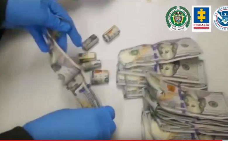 Los dólares eran ingeridos en cápsulas por los correos humanos. FOTO TOMADA DE VIDEO