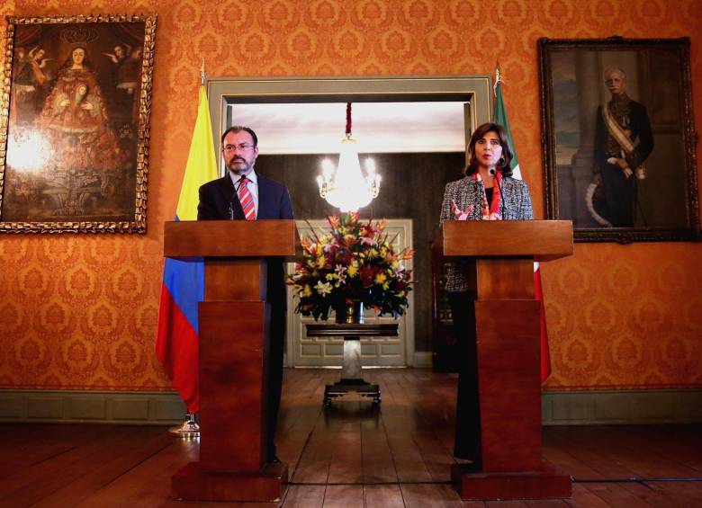 Luego de llamada a consulta al embajador de Colombia en Venezuela, el Ejército Nacional desplegó tropas y tanques en la frontera con Venezuela en un operativo que es de rutina. FOTO EFE