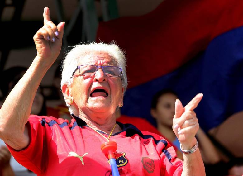 Abuela Poderosa da buena suerte al DIM