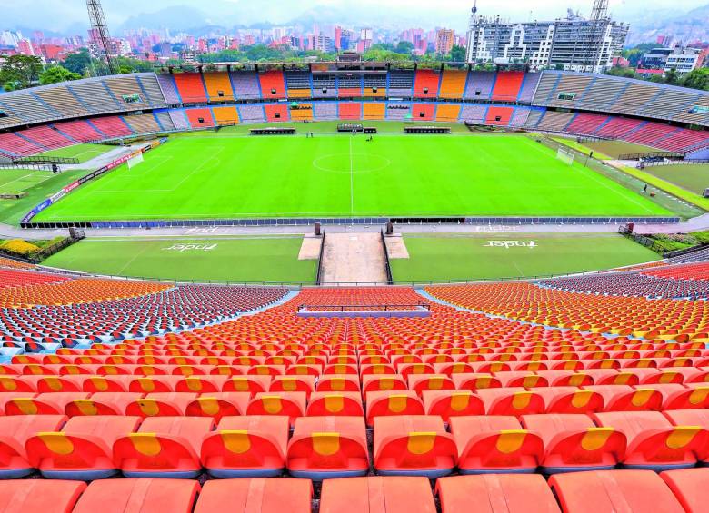 Además de adaptarse a los requerimientos por la pandemia, el césped del estadio ha tenido el mantenimiento habitual. FOTO Jaime Pérez