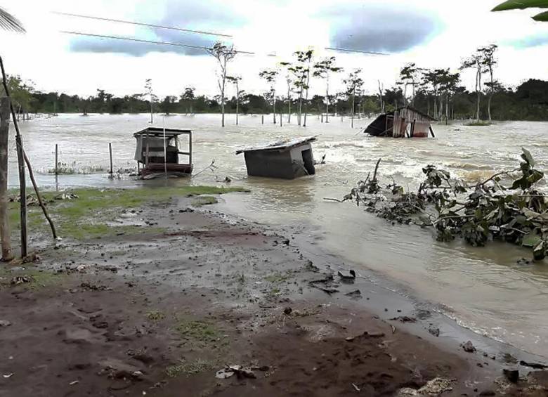 En el Eje Bananero de Urabá, las crecientes de los principales ríos generaron inundaciones que dejaron más de 300 familias afectadas con pérdidas de sus enseres. FOTO cortesía