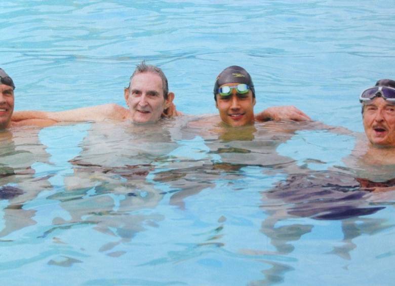 FOTO Cortesía Gabriel Buitrago, publicada en el libro 50 años de la Liga de Natación de Antioquia. En la imagen Pablo Restrepo, Gilberto Martínez, Jorge Mario la ‘Trucha’ Murillo y Sergio Martínez. 