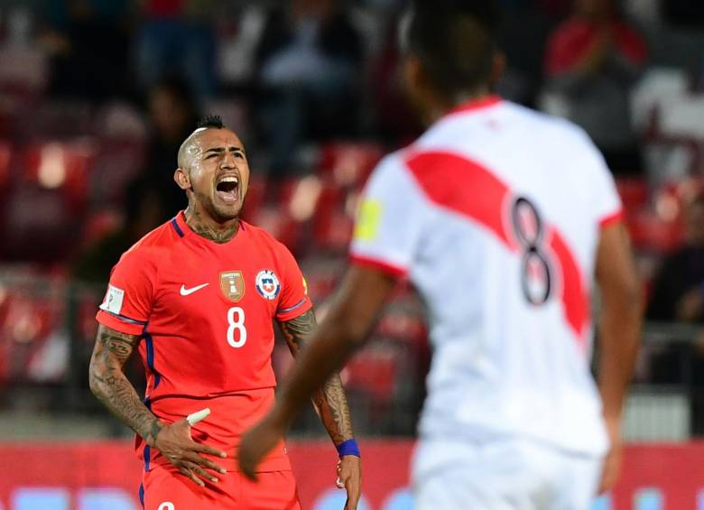 Vidal marcó los dos goles para Chile. FOTO AFP