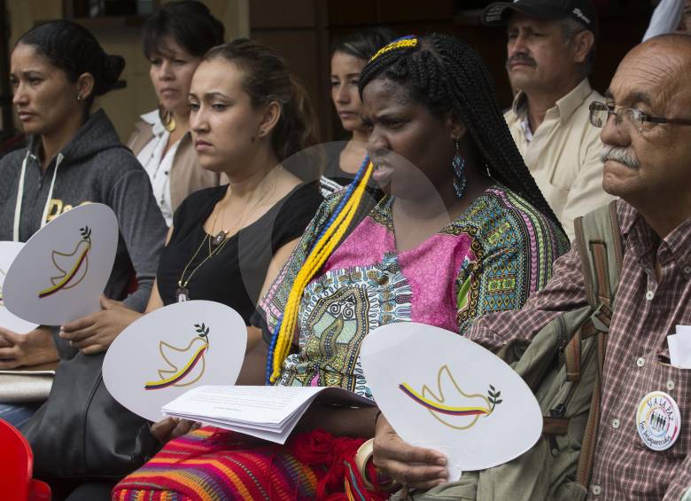 Delegados de 37 organizaciones sociales y asociaciones de víctimas del conflicto se reunieron en el centro de Medellín y exigieron ser escuchadas por el presidente Santos. FOTO Donaldo Zuluaga