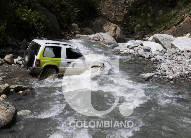 2. Paso sobre el río El Pescado en la vía a Orejón. Allí piden la construcción de un puente.