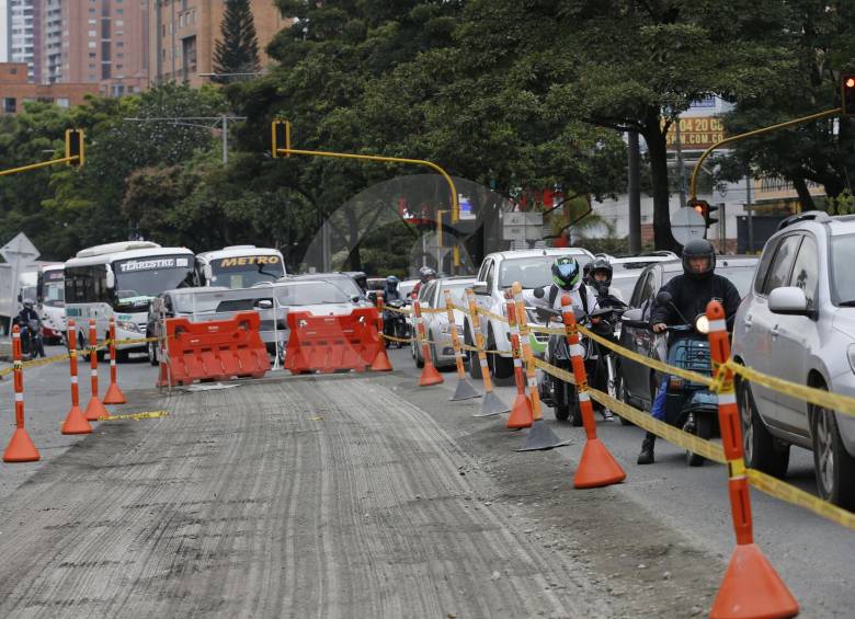 La vía tiene paso a un solo carril y estará cerrada en las madrugadas. FOTO DONALDO ZULUAGA