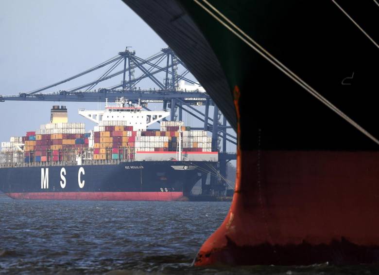 El puerto de contenedores de Felixstowe, el más grande de Reino Unido, tiene en vilo gran parte de su operación. FOTO efe