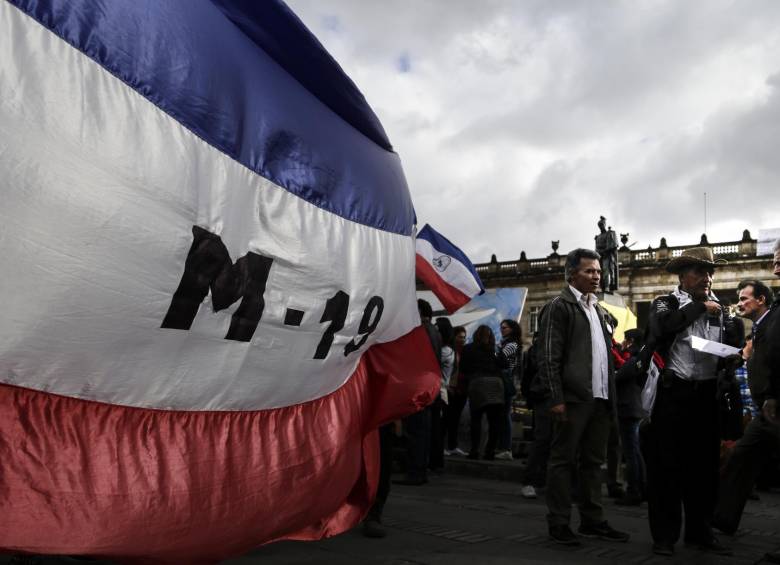 La semana pasada se conmemoraron 30 años de la toma del Palacio de Justicia por parte del M-19. A pesar de tener indulto, los exguerrilleros podrían ser investigados por ese hecho. FOTO Colprensa