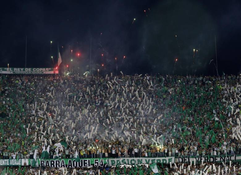 El recibimiento de la hinchada local fue espectacular. Digno de una final. FOTO JUAN ANTONIO SÁNCHEZ