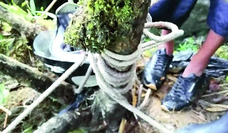 A estas sogas habría sido atada la menor de edad para descender por el chorro y buscar la guaca. FOTO CORTESÍA Q’HUBO