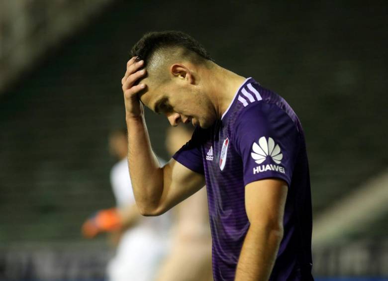 El colombiano Rafael Santos Borré no pudo inclinar el juego en favor de River Plate. FOTO REUTERS