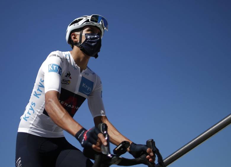 Egan Bernal mantiene la camiseta de líder de la clasificación de los jóvenes, pero en estas últimas semanas buscará el maillot amarillo, en lo que se espera sea una cerrada lucha con Roglic. FOTO efe 