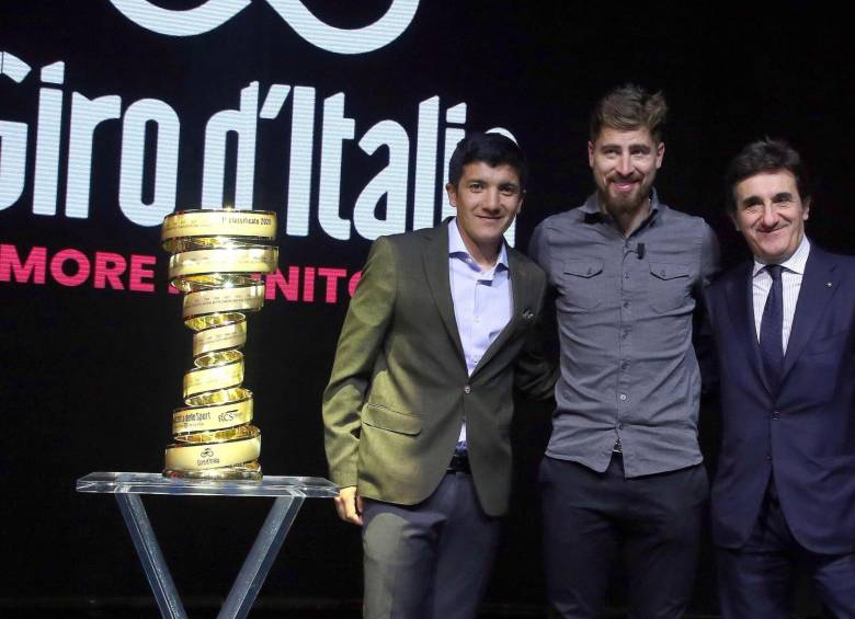 Richard Carapaz, actual campeón, y Peter Sagan, durante la rpesentación del Giro-2020. Foto EFE