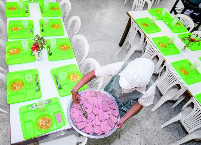 El objetivo del PAE es suministrar un complemento alimentario que contribuya a la permanencia académica. FOTO juan antonio sánchez