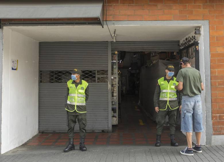 En algunos municipios, como Envigado, hay pico y cédula para la movilización de la gente. En Medellín no han impuesto ese sistema. FOTO ANDRÉS CAMILO SUÁREZ