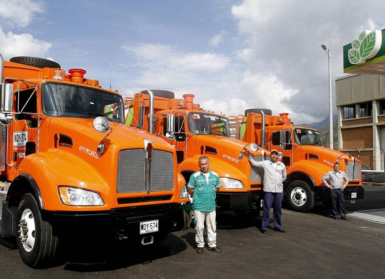 En un recorrido, cada carro puede recoger entre 11 y 12 toneladas, dependiendo del sector por donde circulen y el tipo de residuos que transporten. FOTO Donaldo Zuluaga