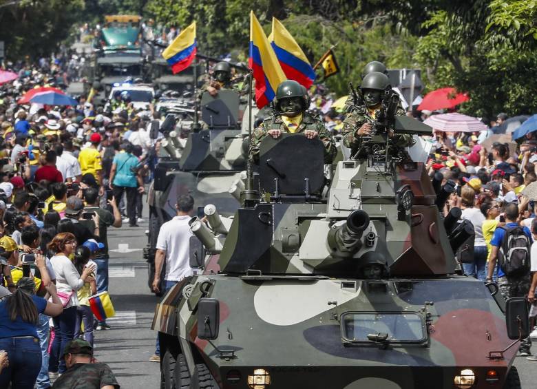 Desfile de las fuerzas militares en Medellín para la celebración del 20 de julio. Foto: Robinson Sáenz Vargas