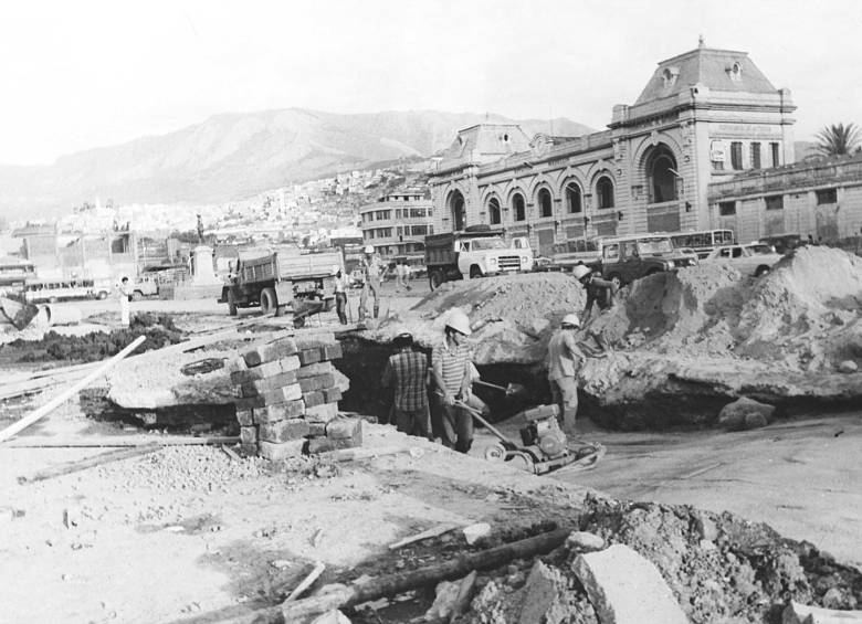 Obras de acueducto y alcantarillado en el sector de Guayaquil, por parte de Empresas Públicas de Medellín, que desde 1955 asumió la prestación de este servicio básico en la ciudad. FOTO Cortesía