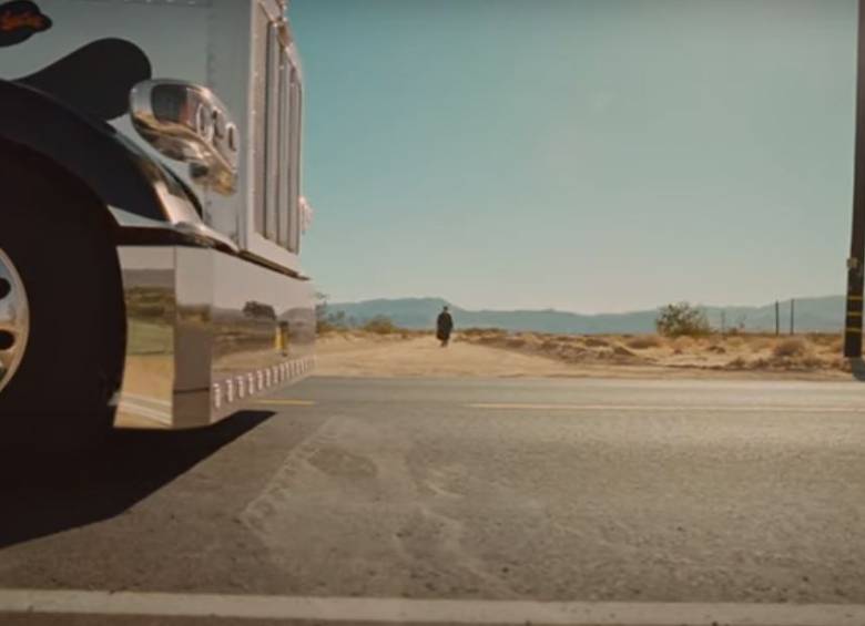 Captura del video musical de “Hoy cobré”. 
