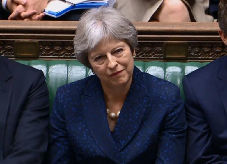 La mandataria británica se encuentra ante uno de los momentos más críticos de su gobierno, sin el apoyo de las facciones más radicales del Brexit. FOTO AFP