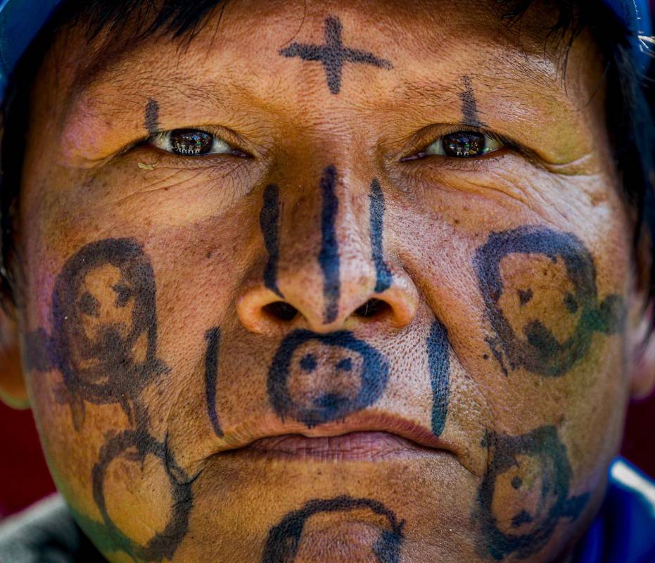 Los Indígenas siguen resistiendo a pesar de las violaciones a los derechos humanos que han sufrido por grupos armados que los quieren despojar de sus tierras ancestrales. Foto: Manuel Saldarriaga Quintero.