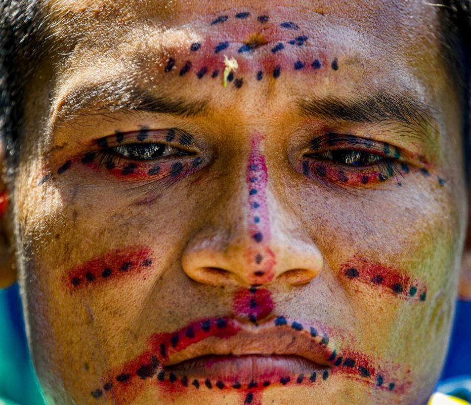 Los Indígenas siguen resistiendo a pesar de las violaciones a los derechos humanos que han sufrido por grupos armados que los quieren despojar de sus tierras ancestrales. Foto: Manuel Saldarriaga Quintero.