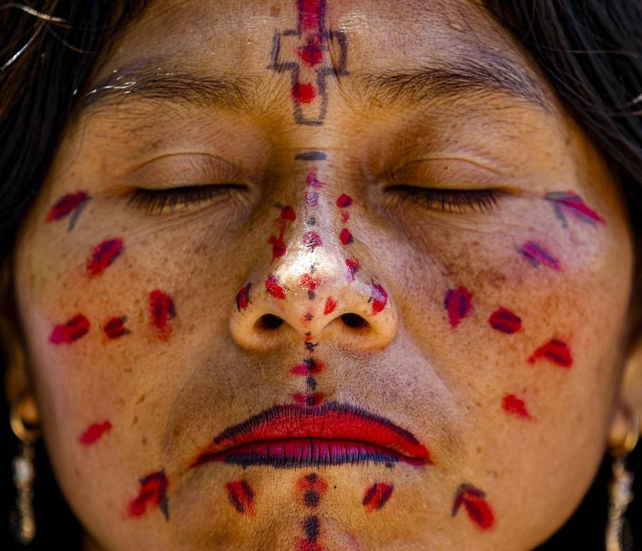 Los Indígenas siguen resistiendo a pesar de las violaciones a los derechos humanos que han sufrido por grupos armados que los quieren despojar de sus tierras ancestrales. Foto: Manuel Saldarriaga Quintero.