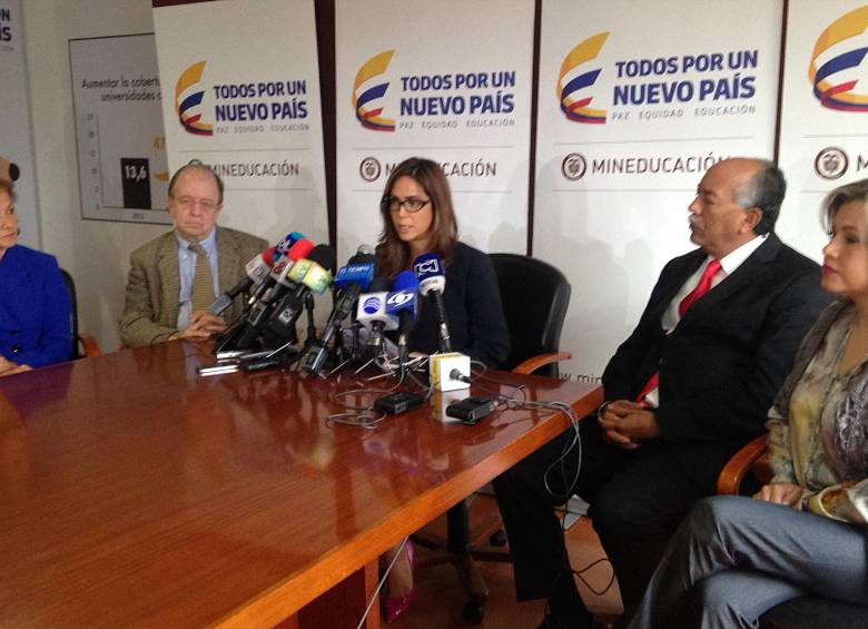 La ministra de Educación, Gina Parody, designó a Ángela Echeverri Arcila, Roberto Zarama, Germán Arturo Sierra, Edna Bonilla Sebá como nuevos miembros del plenum de la Universidad San Martín. FOTO colprensa