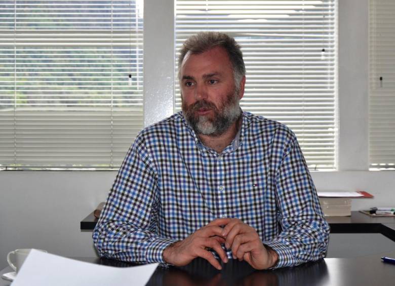 Santos Beltrán, gerente general de Contrato Plan explicó cuál será la dinámica de los llamados “contratos paz”. FOTO cortesía