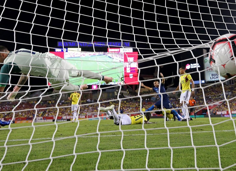 David Ospina no tuvo culpa en los goles que le convirtieron. FOTO AFP