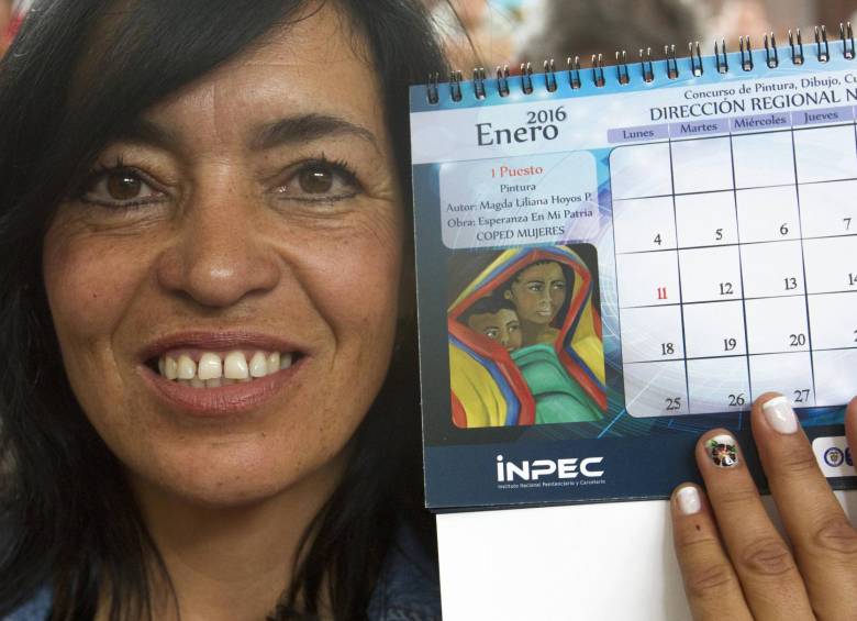 Magda Liliana dice que se encontró a sí misma cuando volvió a dedicarse a la pintura. Los narradores y poetas de Bellavista asisten a un taller de escritura. Son Sabor Orquesta puso a bailar a los asistentes a la premiación. FOTO Donaldo Zuluaga