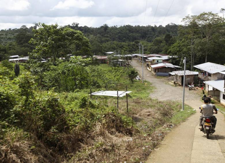 EL COLOMBIANO estuvo hace unas semanas en el poblado de Mataje, muy cerca del lugar donde el pasado viernes dos francotiradores del Ccoes acabaron con la vida de Wálter Patricio Arizala, alias “Guacho” (foto abajo), principal cabecilla del frente Oliver Sinisterra de las disidencias de las Farc en Nariño. FOTOS Manuel Saldarriaga y cortesía