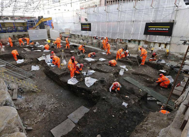 La excavación es coordinada por el Museo de Arqueología de Londres. FOTO Reuters
