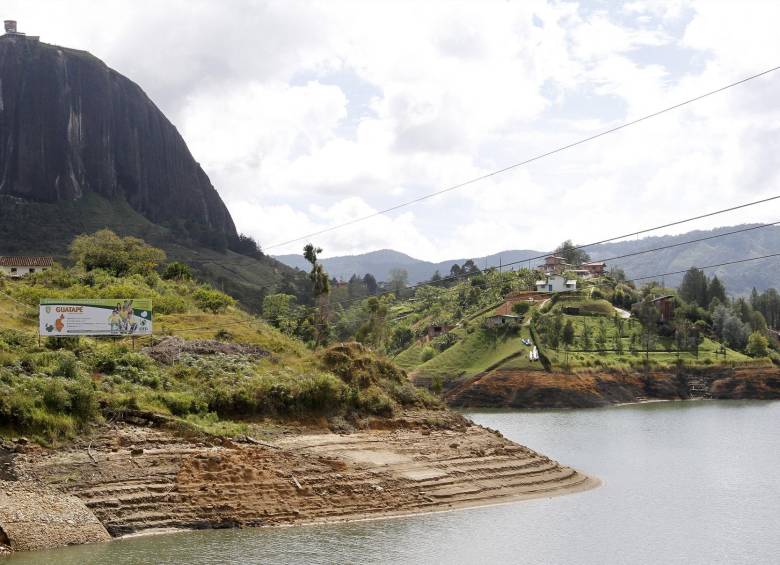 Así se evidenció la temporada seca en 2013. El descenso en el nivel del embalse afectó el turismo. FOTO donaldo zuluaga