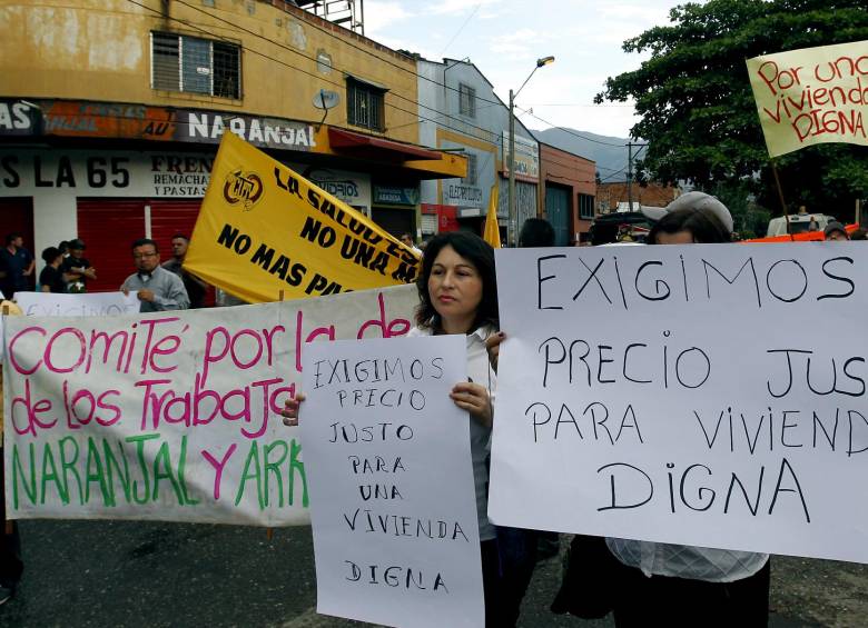 Uno de los errores que denuncian los representantes de los comerciantes en Naranjal es la no inclusión en el censo de varios trabajadores informales o integrantes de familias. Las protestas en el sector no cesan, la última fue el pasado martes. FOTO Jaime Pérez 
