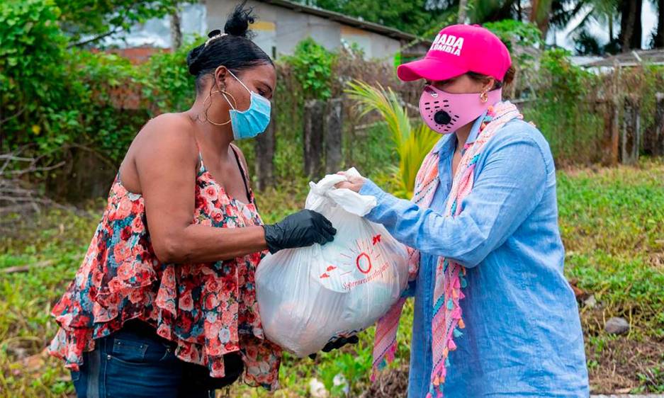 La Primera Dama María Juliana Ruiz participó en la entrega de mercados en Bazán Bocana, en Buenaventura. FOTO PRESIDENCIA