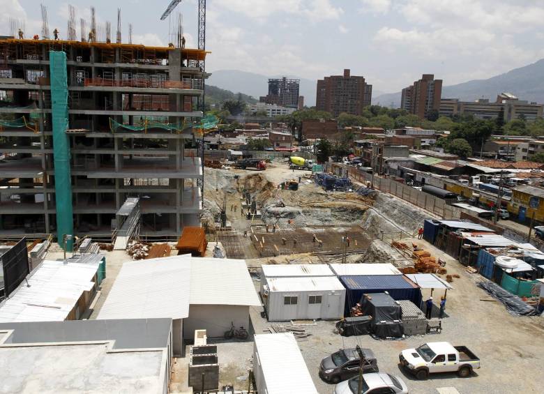 En Naranjal y Arrabal hay 11 acopios de reciclaje, de los cuales dependen unas 400 familias. Estos establecimientos desaparecerán con la renovación y, sin tener un destino claro, exigen que les cumplan con la promesa de un parque industrial en el que iban a ser reubicados. FOTO Jaime Pérez