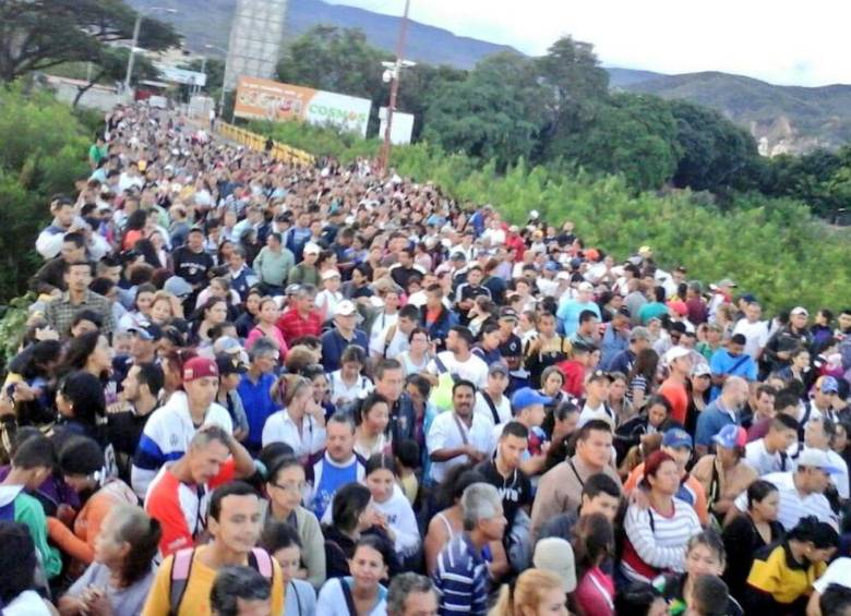 Así se ve este domingo el cruce de la frontera con Venezuela. FOTO @anak14