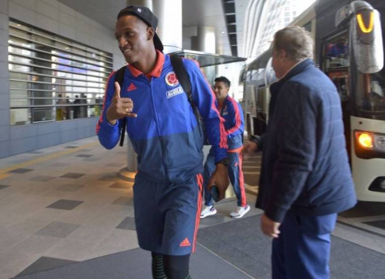 Llegada de los jugadores colombianos a Seúl. Aquí Yerry Mina. Foto cortesía Colfútbol