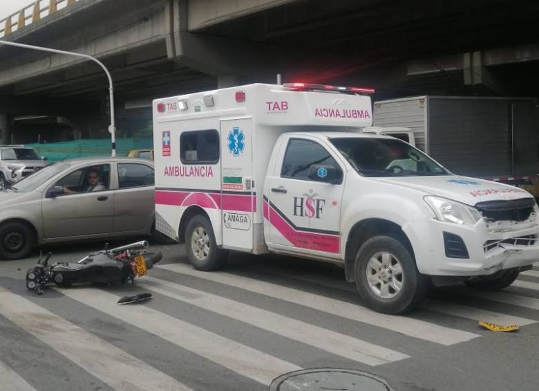 El accidente ocurrió en Medellín aunque el paciente fue remitido desde Amagá (Suroeste) hasta Caldas (sur del Aburrá). FOTO CORTESÍA @OscarAHenao