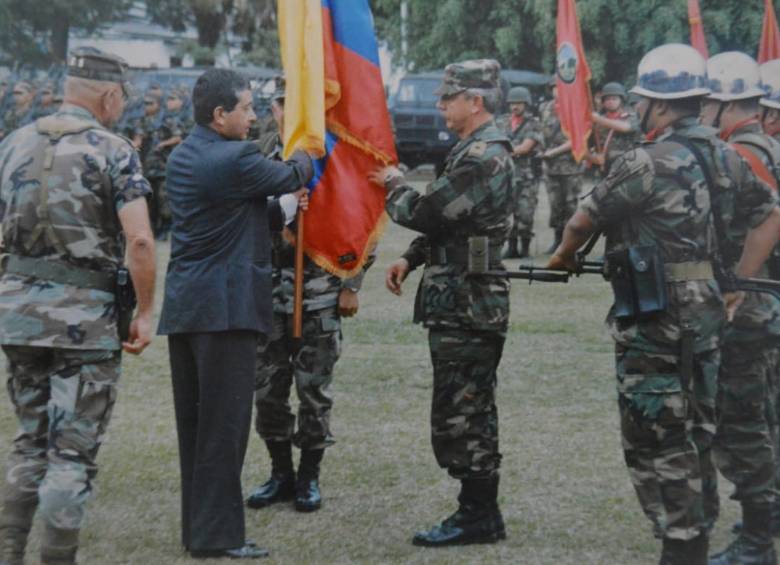 Activación de la VII División del Ejército hace 15 años. En la tofo: los entonces Ministro de Defensa Camilo Ospina Bernal y el General Carlos Alberto Ospina Ovalle Comandante General de las Fuerzas Militares.