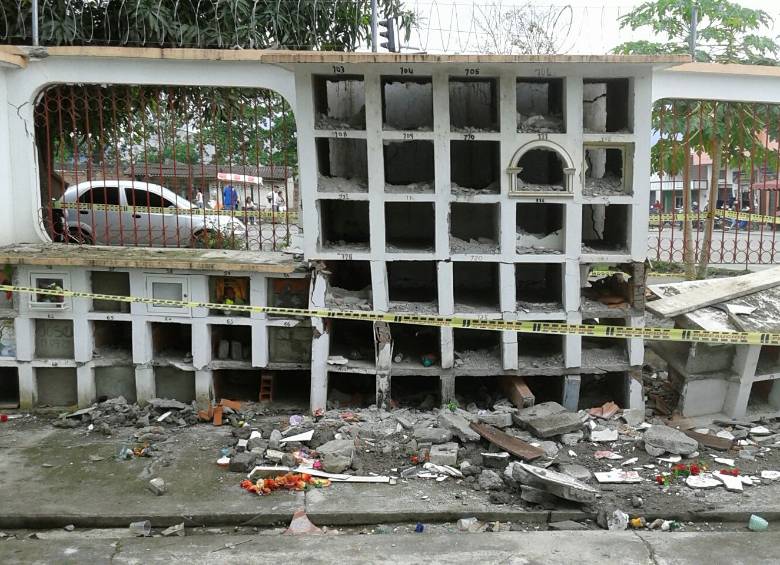 El accidente afectó 75 osarios del cementerio municipal. FOTO: CORTESÍA LA CHIVA DE URABÁ