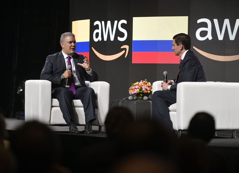 En la cumbre de Amazon Web Services, el presidente Iván Duque compartió escenario con Jeffrey Katz. FOTO Presidencia